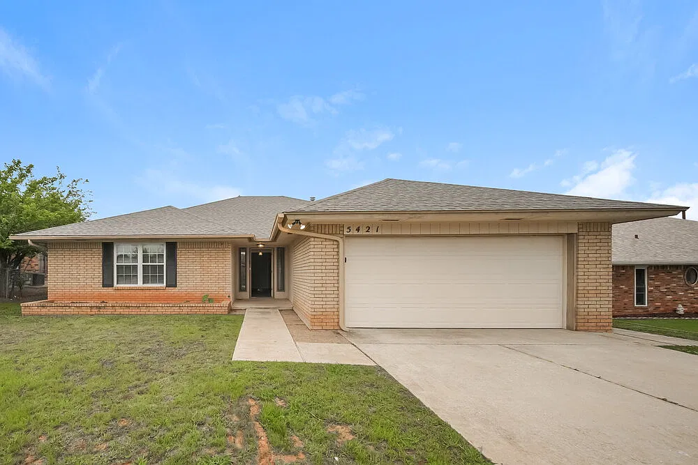 3 bed, 2.0 bath, 1742 sqft, $2,260 — Photo 1