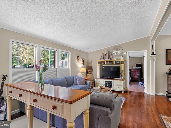 3rd image of 334 Cedar Dr