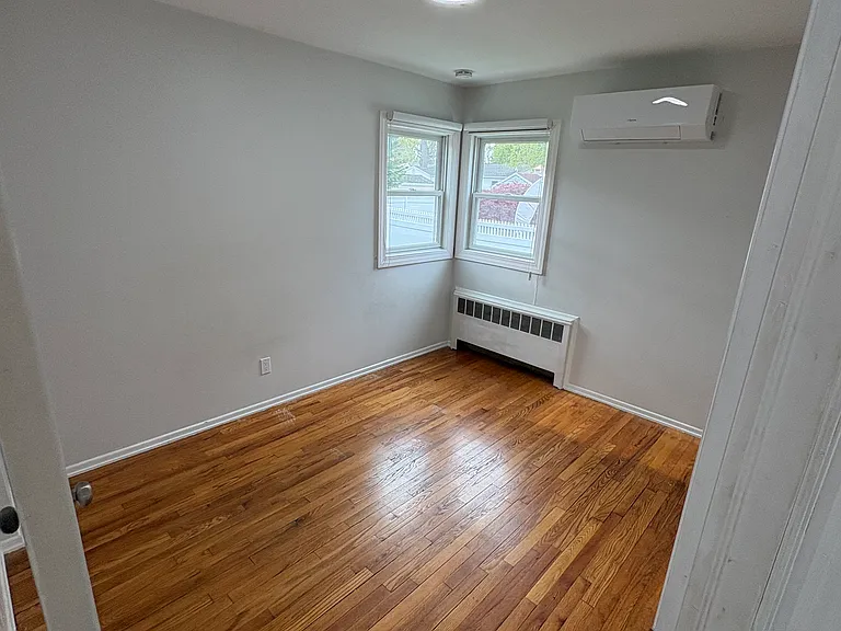 37 Bainbridge Ave — Photo 4