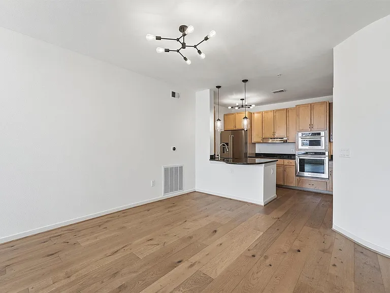 505 Jackson Hill St #307 — Photo 5