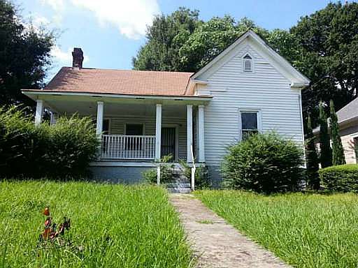 2nd image of 702 Highland Ave NE