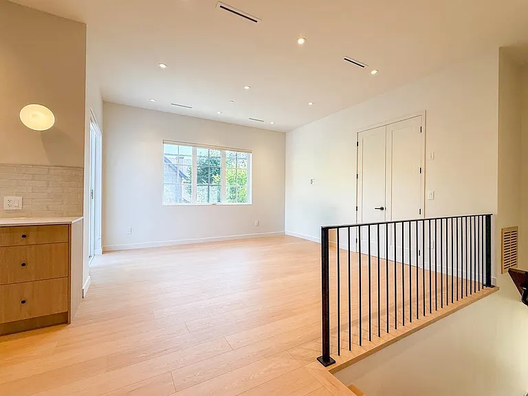 3038 Vine St — Photo 10