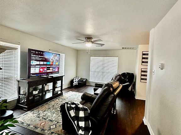 3rd image of 4707 Valleyview Dr