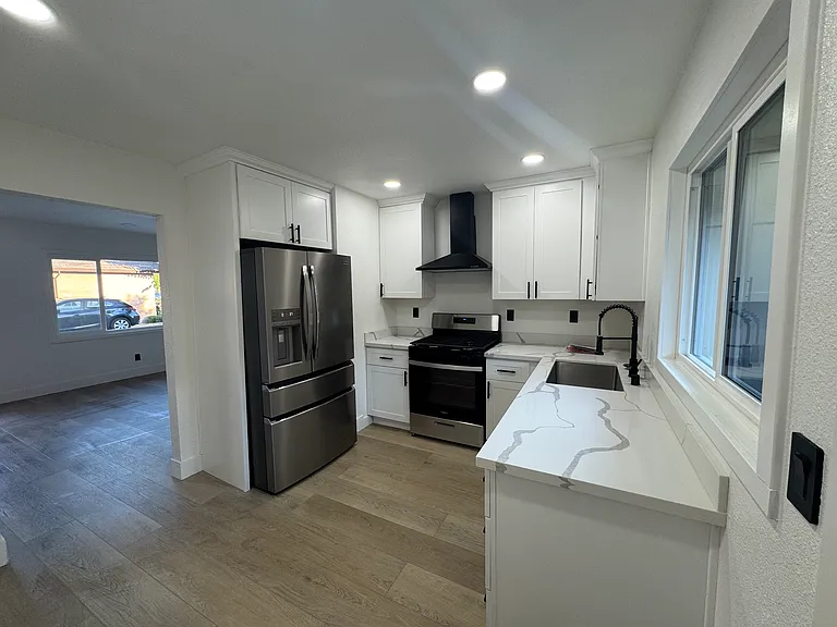 1466 Locust St — Photo 6