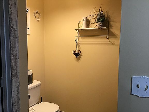 3rd image of 1185 Waterbury Ct
