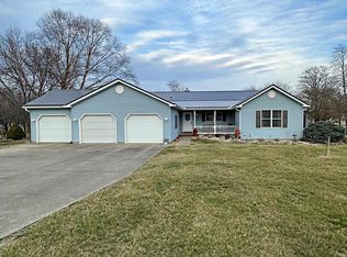 8 Orchard Rd, Loogootee, IN 47553