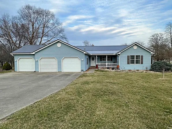 8 Orchard Rd, Loogootee, IN 47553