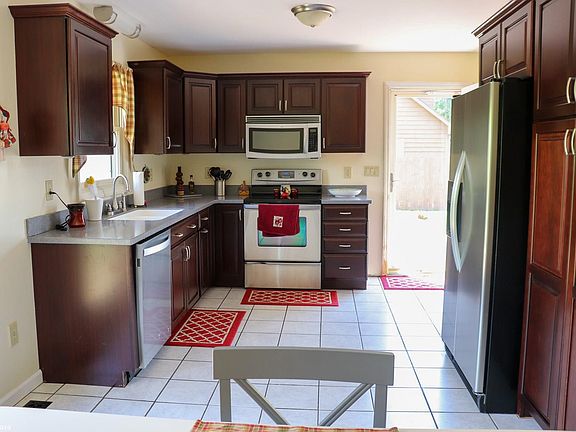 4th image of 2545 Glade Dr SE