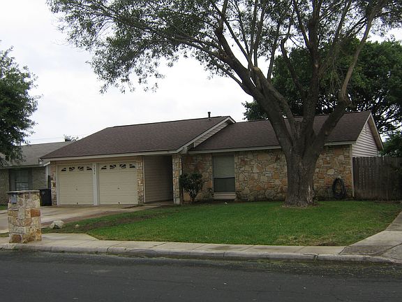 2nd image of 9634 Hidden Plains St