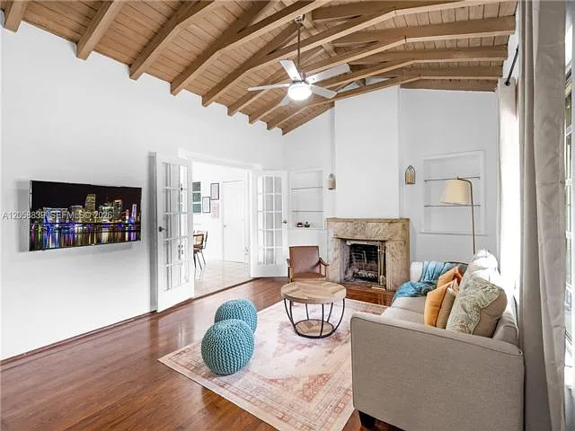 3 bed, 2.0 bath, 2180 sqft, $3,500 — Photo 4