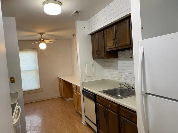 1312 S Glen Cir APT B, Aurora, IL 60506