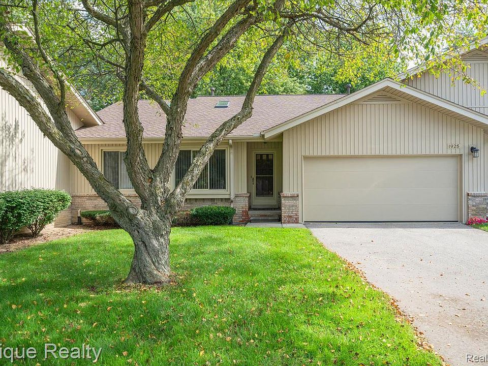 1st image of 1925 Country Ln