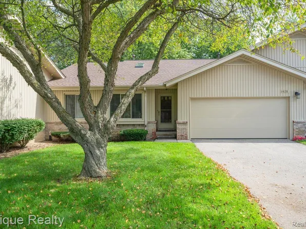 1925 Country Ln, Lake Orion, MI 48360