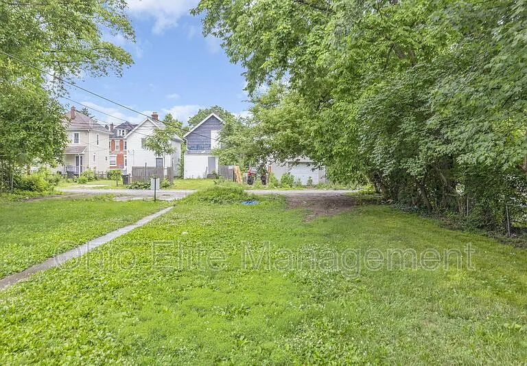 49 S Burgess Ave — Photo 28