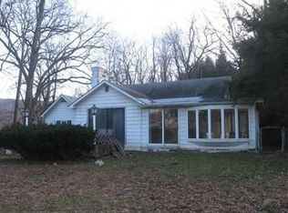 31 Manor Dr, Oak Ridge, NJ 07438