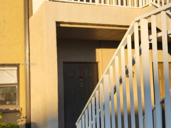 4789 Orange Grove Blvd APT 5, North Fort Myers, FL 33903