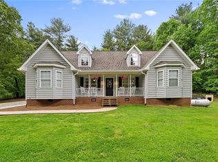 387 Rambling Woods Dr, North Wilkesboro, NC 28659