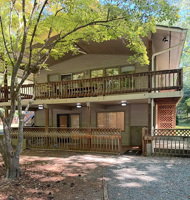 822 Ward Street — Photo 1