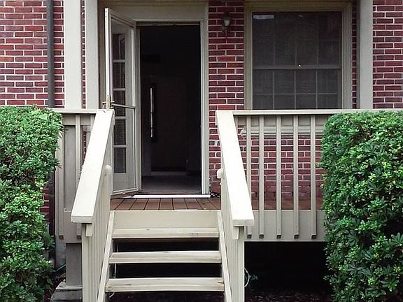 3rd image of 813 Lasalle St