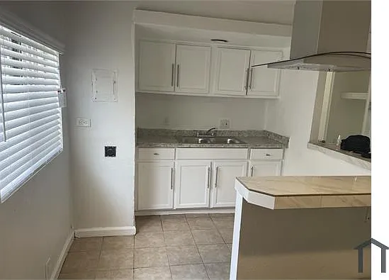 2 bed, 800 sqft, $2,400 — Photo 3