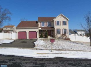 108 Kettle Ln, Douglassville, PA 19518