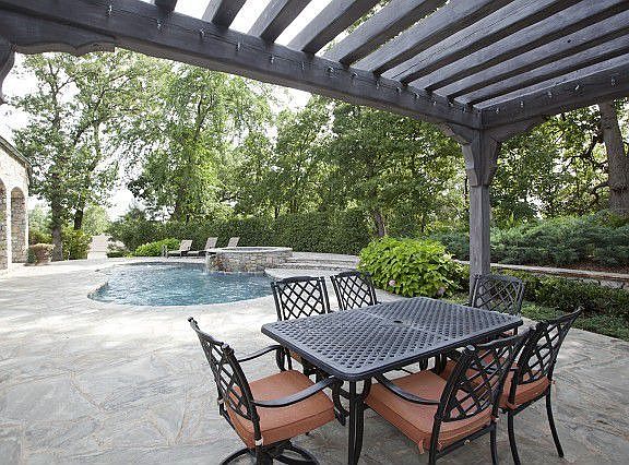 Outdoor eating area with pergola and gas grill