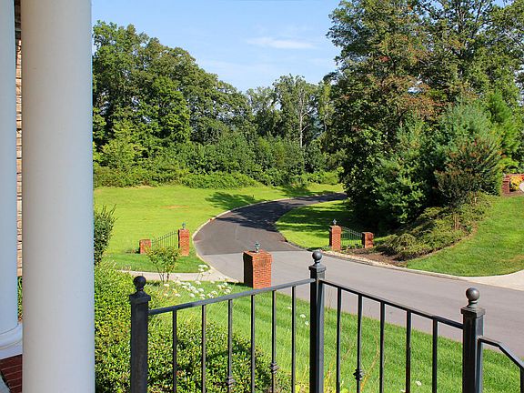 4th image of 2461 Mountain Dr
