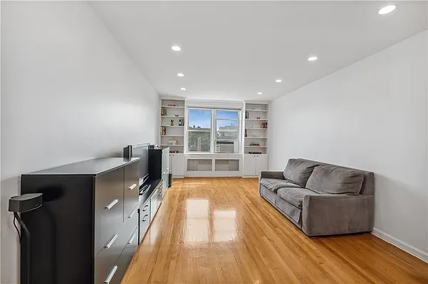 Sold by Remax Edge | media 1