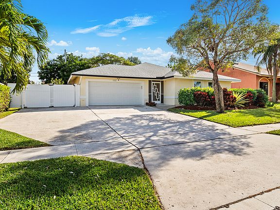 2nd image of 600 NW 9th Court