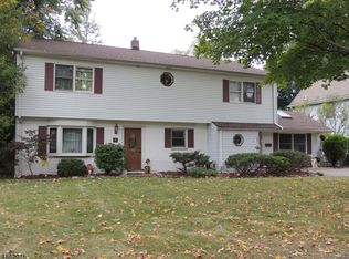 12 Voorhis Pl, Pompton Plains, NJ 07444