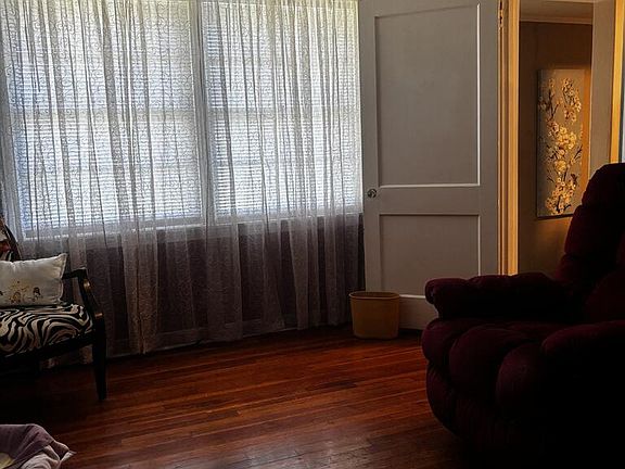 5th image of 612 Illinois St