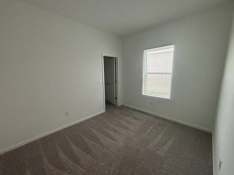 10416 High Noon Trl — Photo 8
