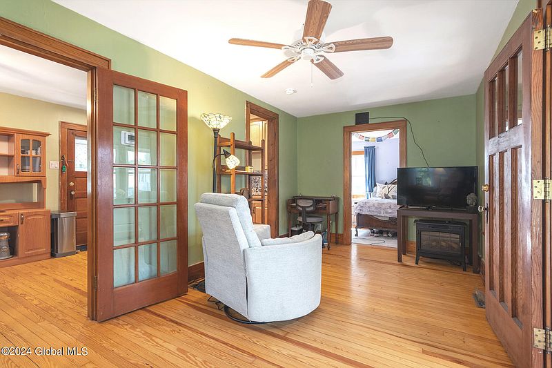 5th image of 6 Willowbrook Avenue