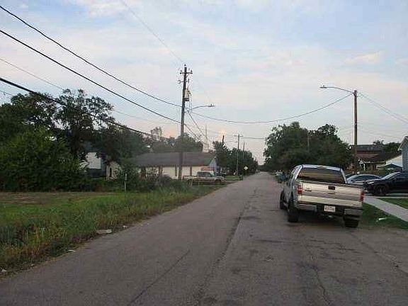 5th image of 600 E 40th 1/2 St