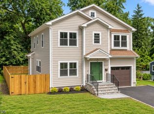 14 Holmes Oval, New Providence, NJ 07974