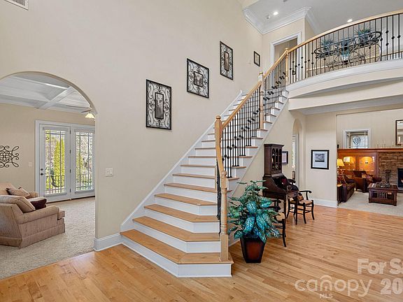 5th image of 8056 Windsong Rd