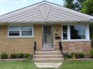 2201 Erika Dr, Broadview, IL 60155