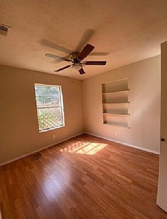 4th image of 431 Peacock Dr