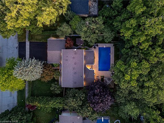4th image of 240 Colchester Dr