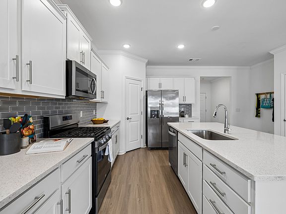 4th image of 324 Brook Ave
