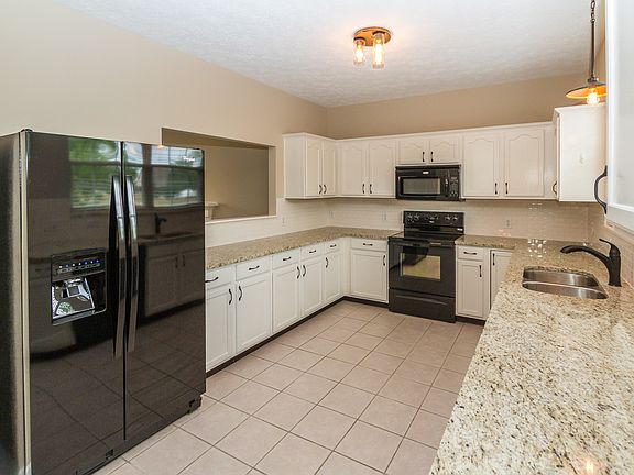 5th image of 787 Stockbridge Dr