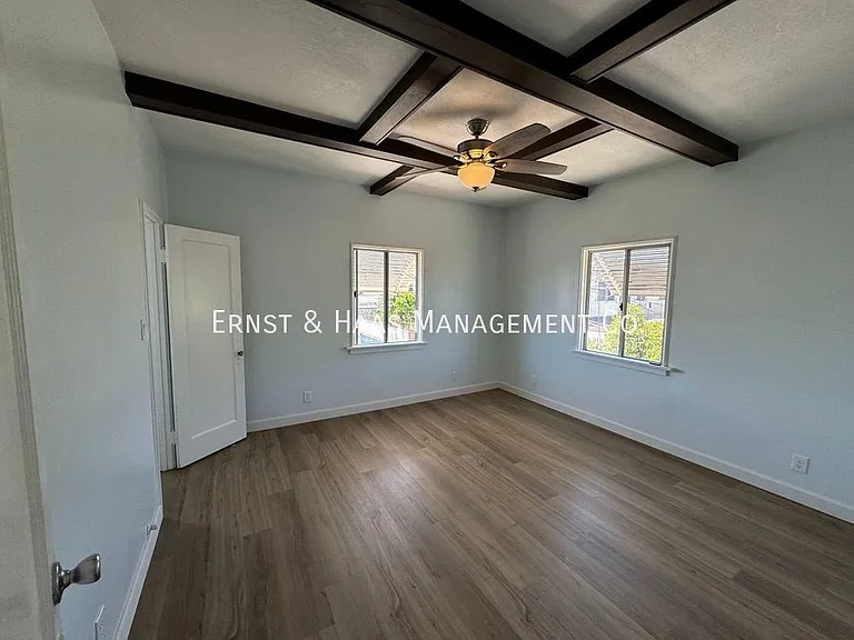 1405 1/2 Olive Ave — Photo 10