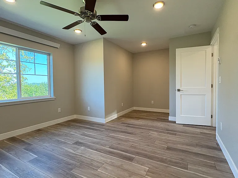 3623 Sussex Dr — Photo 15
