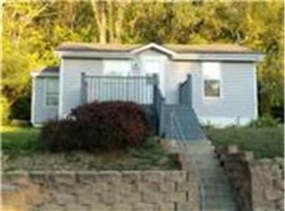 411 Winner Ave, Smithville, MO 64089