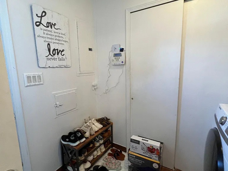 4832 Sidney St — Photo 12