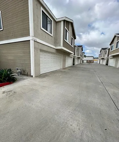 7893 Cerritos Ave — Photo 34