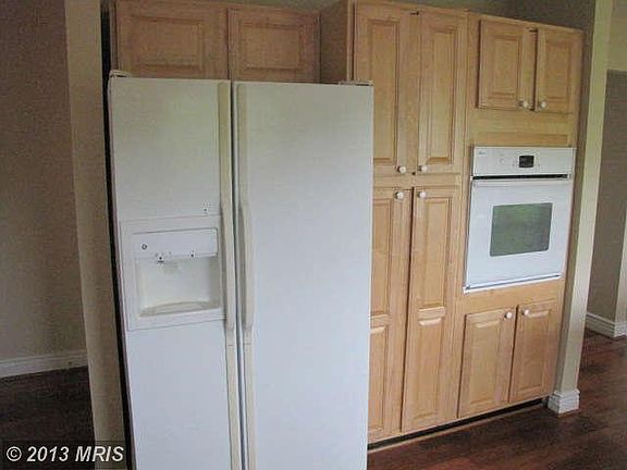 3rd image of 10716 Wellington St