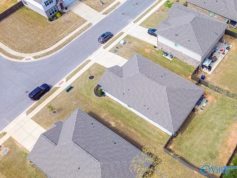 125 River Springs Ct — Photo 38