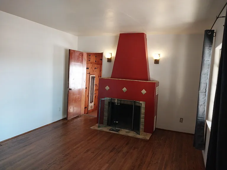 1015 Candelaria Rd NW — Photo 4