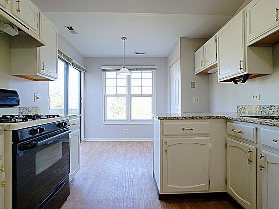 5th image of 1301 Streamwood Ln #304